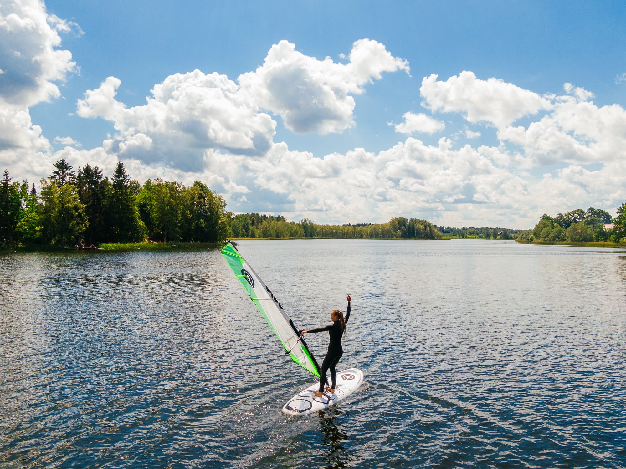 Nõuni järv – rahu, loodus ja veespordi võimalused